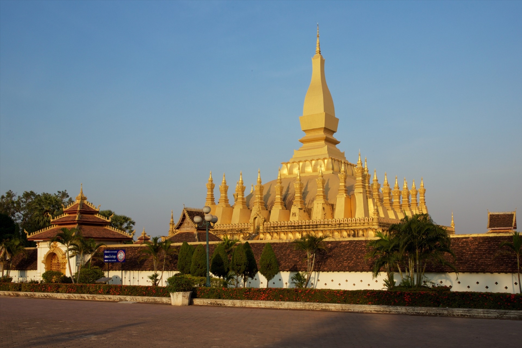 That Luang Vientiane