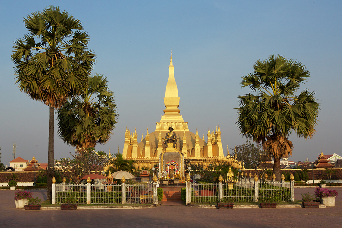 laos-vientiane-pha-that-luang-tiger-trail-photo-by-cyril-eberle-CEB_9714